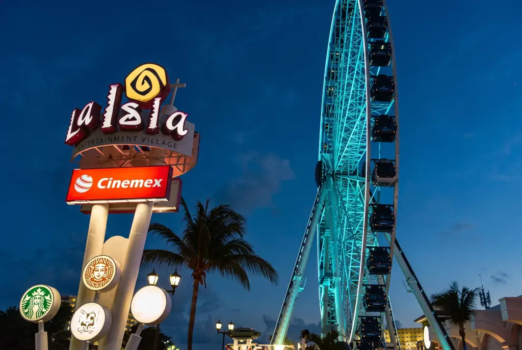 Plaza La Isla Shopping Village